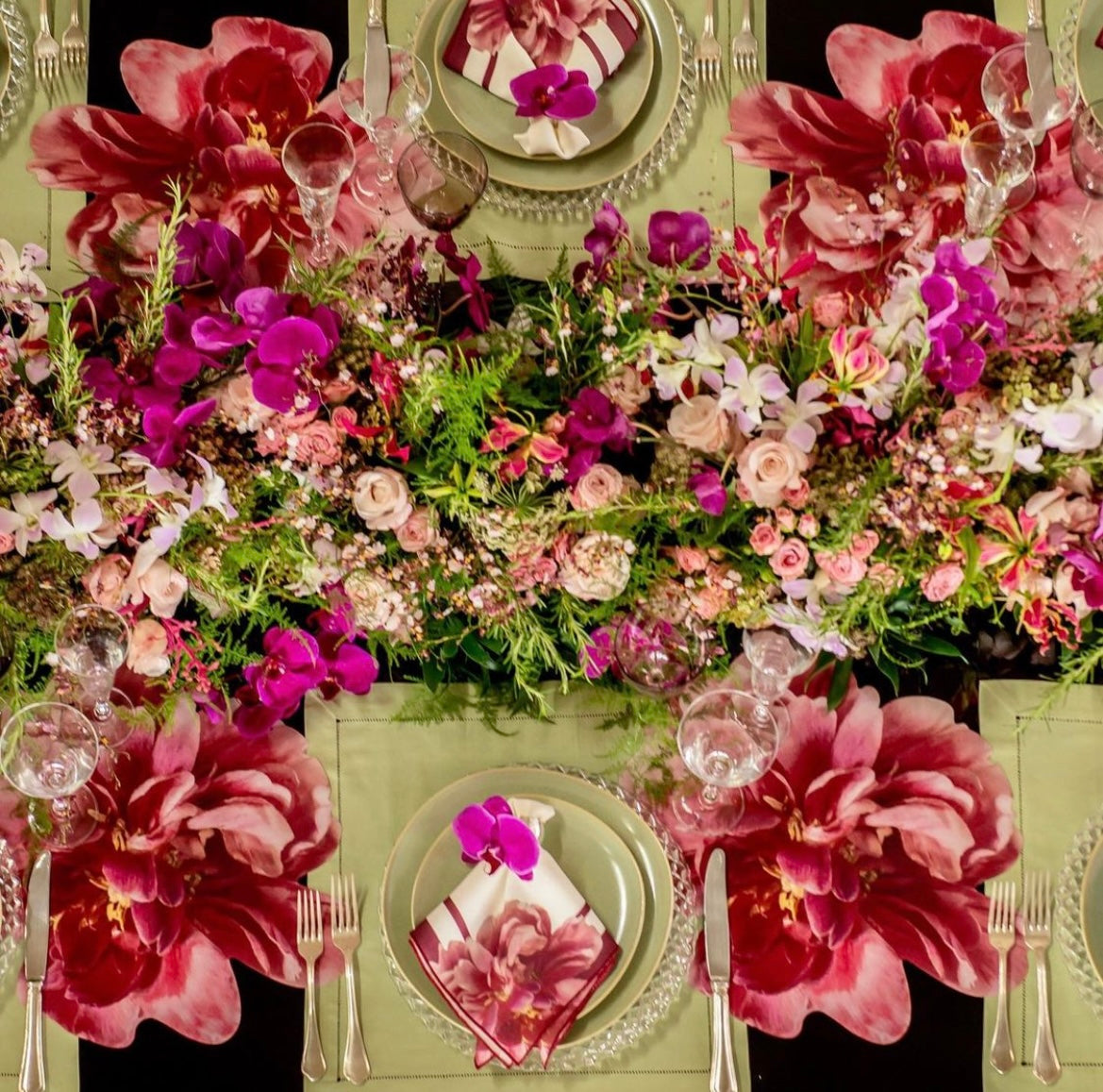 Round Placemat Peonies Maroon
