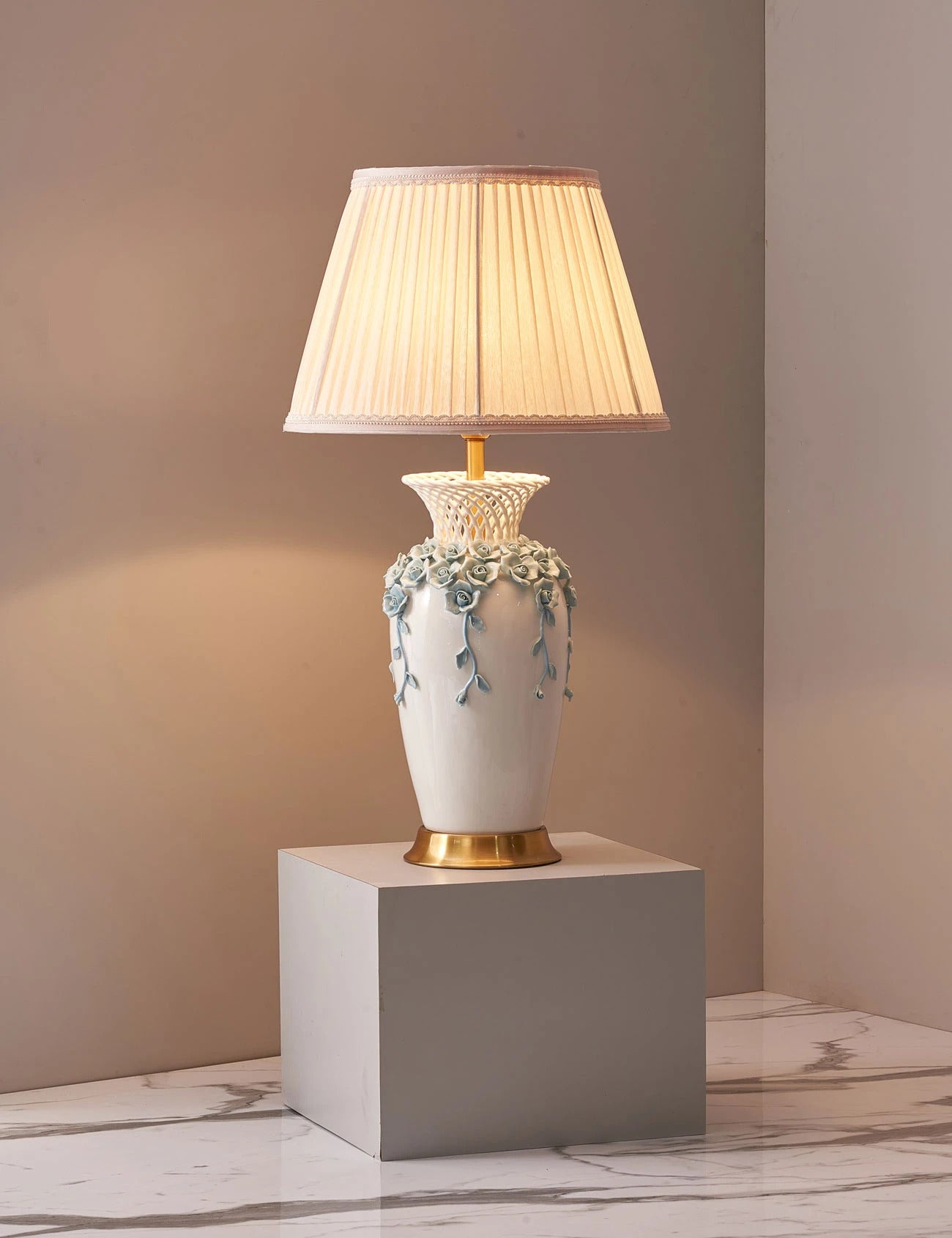 'Gardenshire' Porcelain Table Lamp - Blue