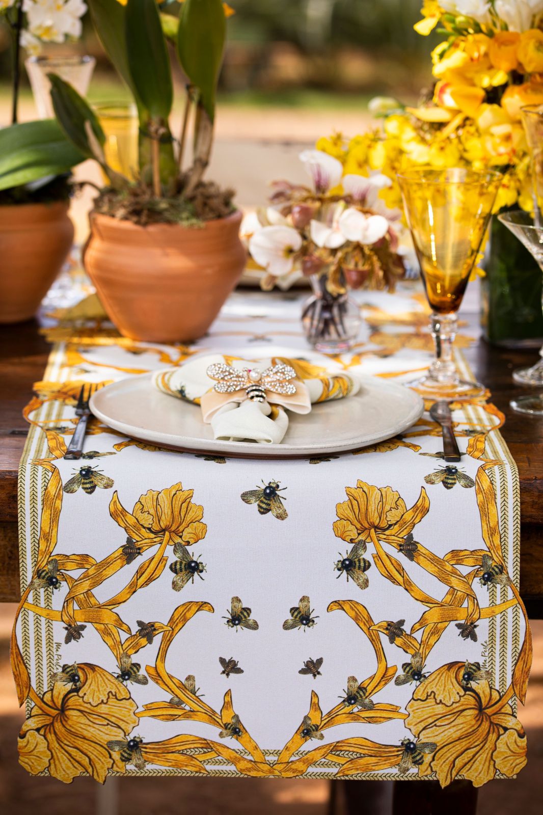Table Runner Honey Bee