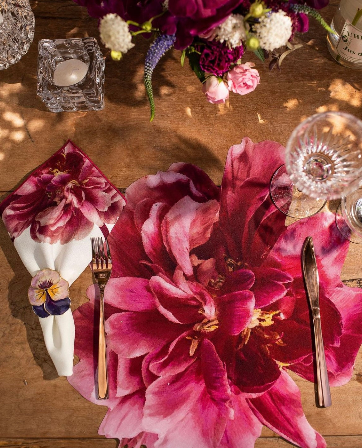 Round Placemat Peonies Maroon