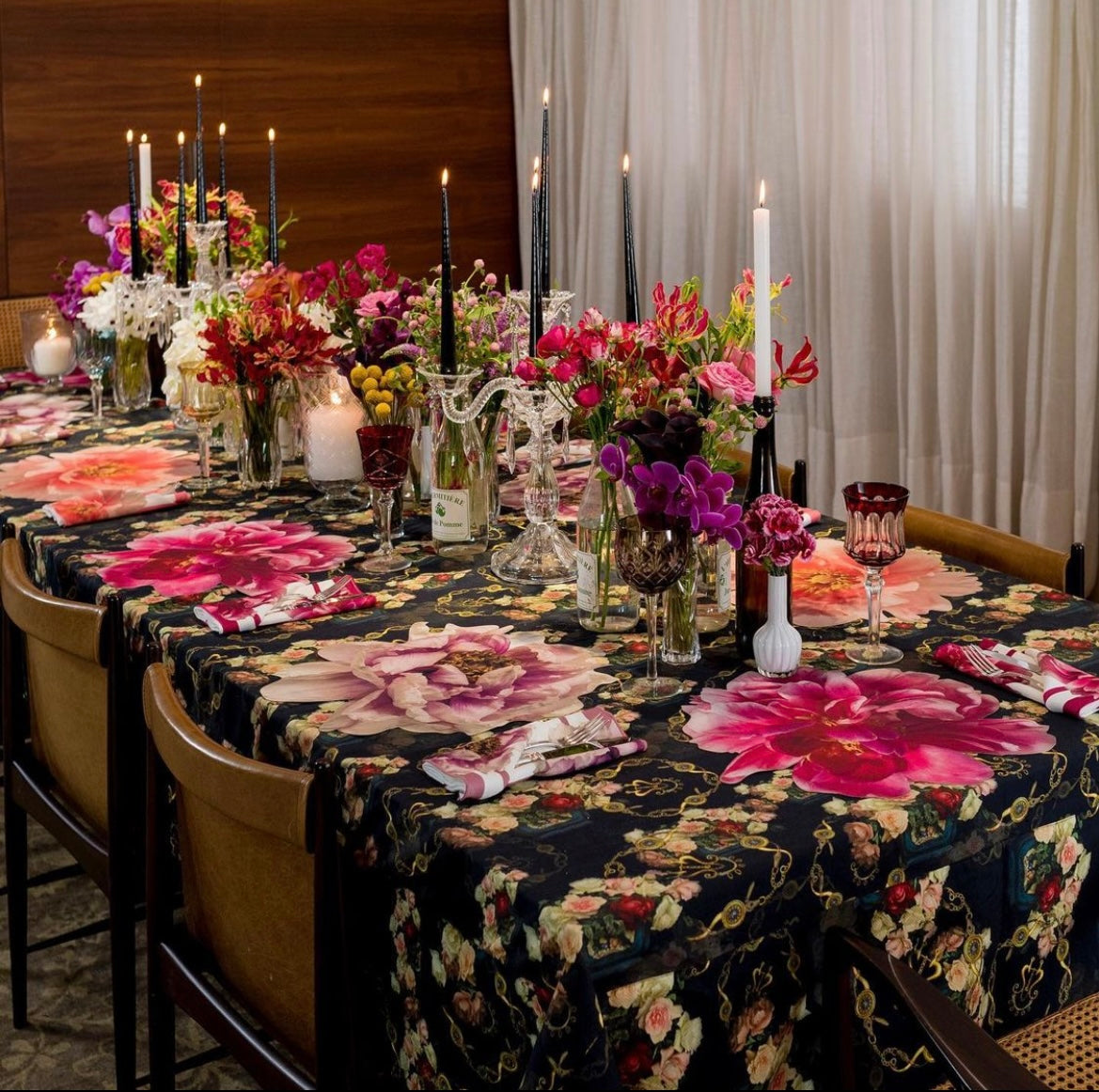 Round Placemat Peonies Light Maroon