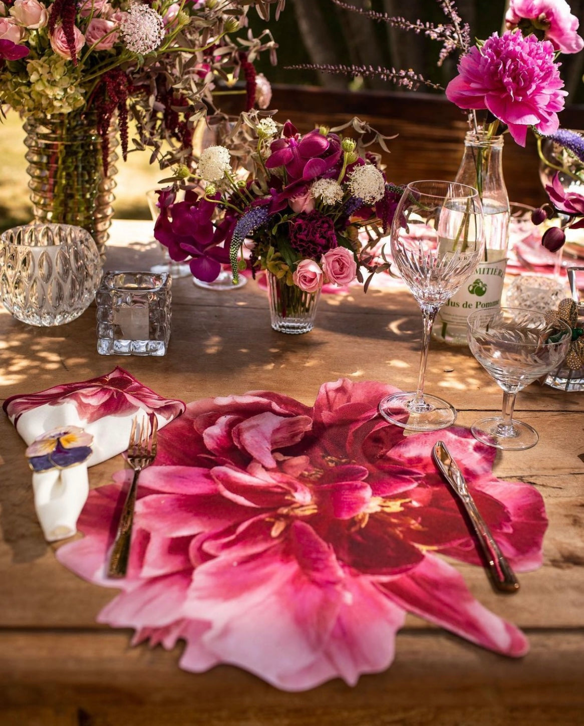 Round Placemat Peonies Maroon