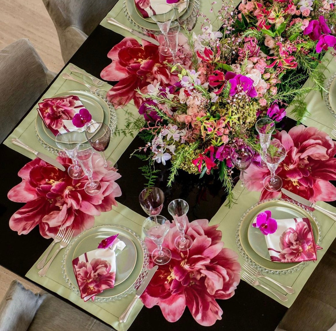 Round Placemat Peonies Maroon